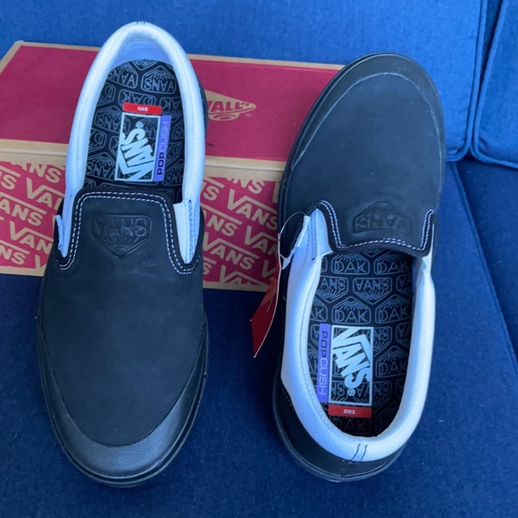 Vans WMNS BMX Slip-On Dak Black/White Sneakers - Picture 13 of 16